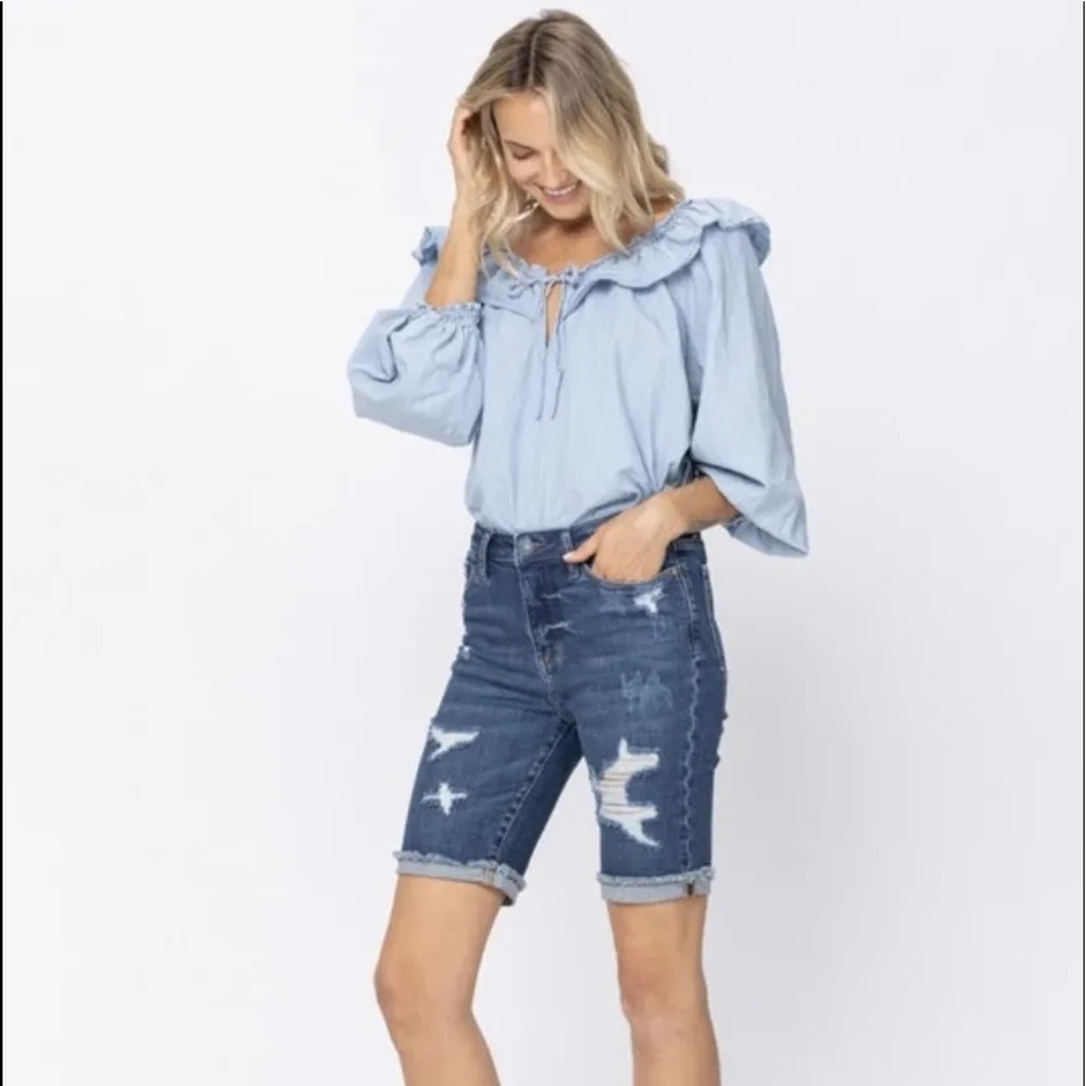 JUDY BLUE-Bermuda Distressed Shorts